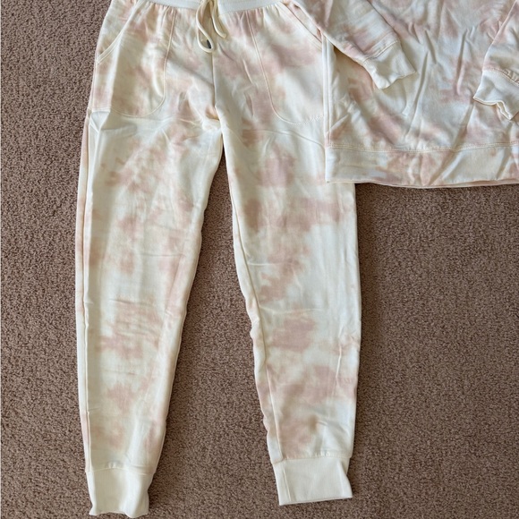 Women’s Jogger Sets - Picture 8 of 10